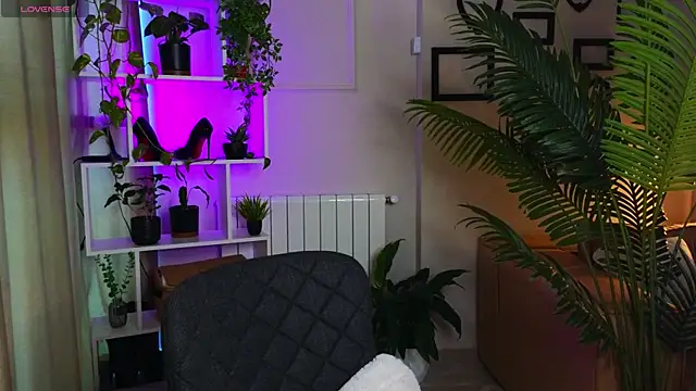 Lina-hill online show from 11-30-25, 09:46