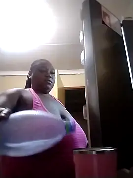 Snapshot of MATUREBUSSTY chatting on 03-08-26, 03:32 MATUREBUSSTY online show from 03-08-26, 03:32