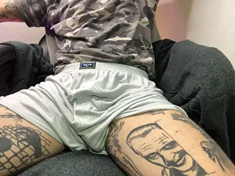 Snapshot of layneinchains chatting on 10-22-25, 02:50 layneinchains online show from 10-22-25, 02:50