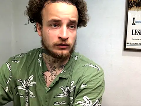 Snapshot of layneinchains chatting on 10-29-25, 07:21 layneinchains online show from 10-29-25, 07:21