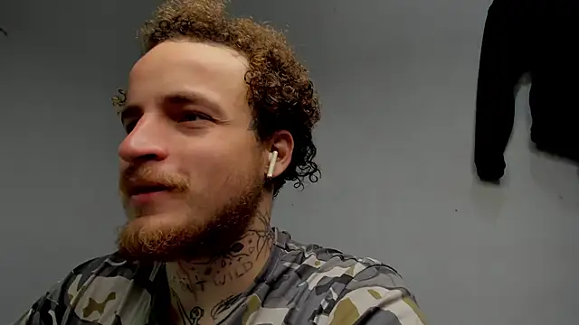 Snapshot of layneinchains chatting on 11-17-25, 07:25 layneinchains online show from 11-17-25, 07:25