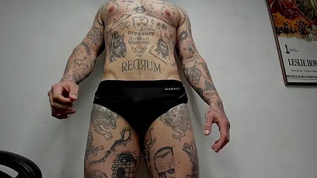 Snapshot of layneinchains chatting on 11-21-25, 12:59 layneinchains online show from 11-21-25, 12:59