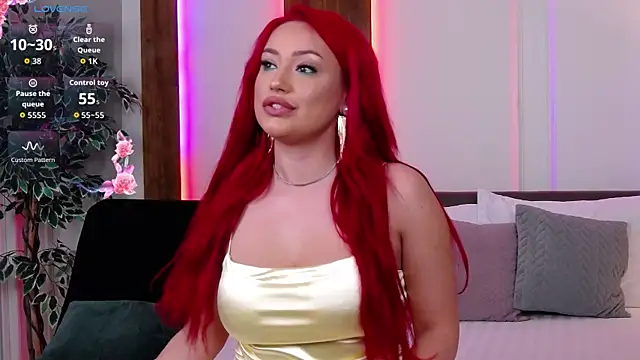 Snapshot of EmyHilton chatting on 10-13-25, 05:29 EmyHilton online show from 10-13-25, 05:29