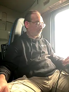 Snapshot of dzhakar chatting on 12-18-25, 12:00 dzhakar online show from 12-18-25, 12:00