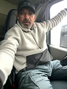 Snapshot of dzhakar chatting on 01-12-26, 11:59 dzhakar online show from 01-12-26, 11:59