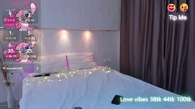 Snapshot of Tracy-Taylor chatting on 01-04-25, 08:06 Tracy-Taylor online show from 01-04-25, 08:06