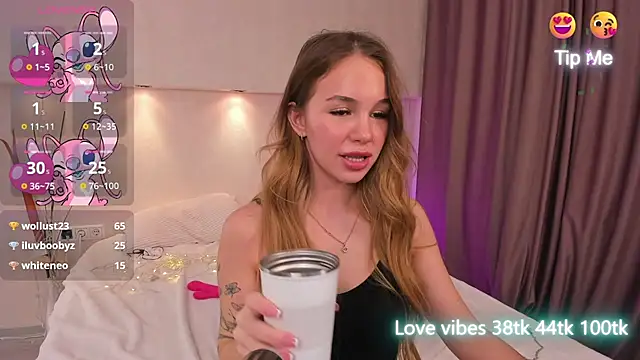 Snapshot of Tracy-Taylor chatting on 01-25-25, 02:25 Tracy-Taylor online show from 01-25-25, 02:25