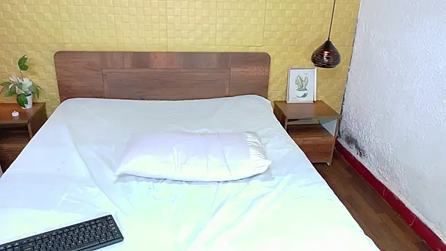 Snapshot of Mrs_booty chatting on 01-10-25, 06:28 Mrs booty online show from 01-10-25, 06:28