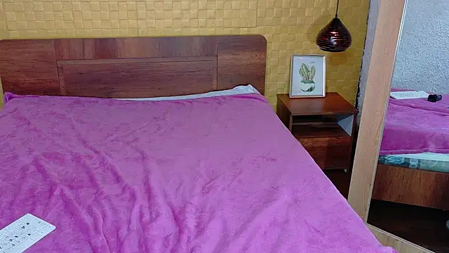 Snapshot of Mrs_booty chatting on 03-06-25, 05:33 Mrs booty online show from 03-06-25, 05:33