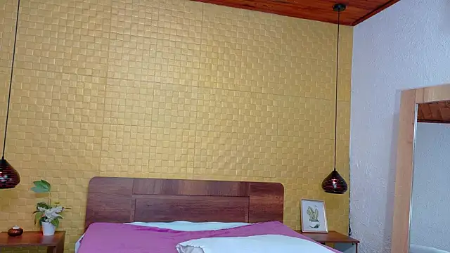 Snapshot of Mrs_booty chatting on 03-07-25, 02:01 Mrs booty online show from 03-07-25, 02:01