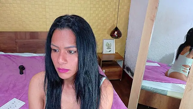 Snapshot of Mrs_booty chatting on 03-10-25, 06:01 Mrs booty online show from 03-10-25, 06:01