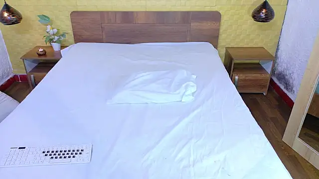 Snapshot of Mrs_booty chatting on 10-01-25, 01:50 Mrs booty online show from 10-01-25, 01:50