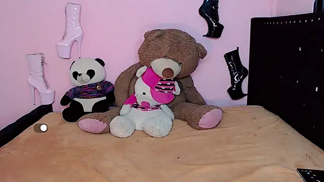 Ciinamonloren online show from 03-06-25, 03:35