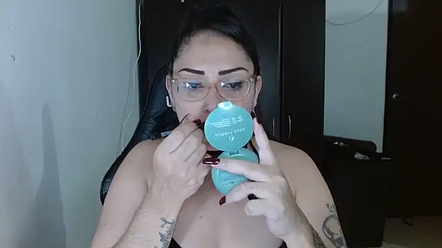 natashasmithe online show from 11-19-25, 01:05