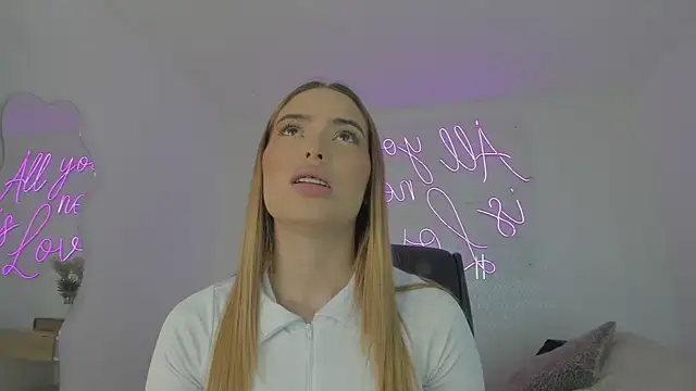 Snapshot of Abby-me chatting on 01-07-25, 11:37 Abby-me online show from 01-07-25, 11:37