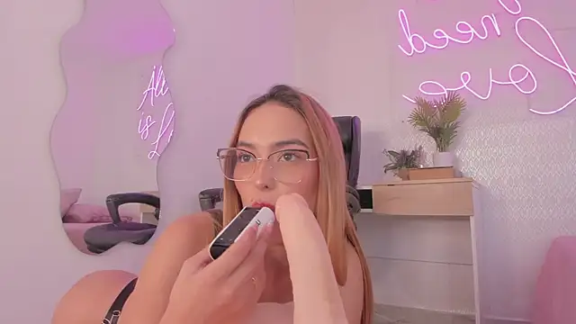 Snapshot of Abby-me chatting on 01-07-25, 05:42 Abby-me online show from 01-07-25, 05:42