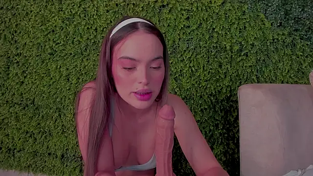 Snapshot of Abby-me chatting on 02-21-25, 12:50 Abby-me online show from 02-21-25, 12:50