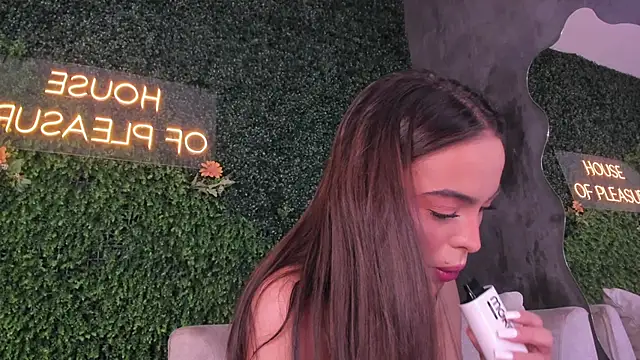 Snapshot of Abby-me chatting on 03-22-25, 12:04 Abby-me online show from 03-22-25, 12:04