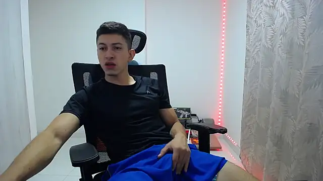 Snapshot of Iam_yourbabyprincess_XD chatting on 12-06-24, 05:20 Iam yourbabyprincess XD online show from 12-06-24, 05:20