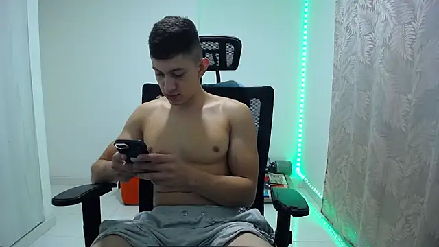 Snapshot of Iam_yourbabyprincess_XD chatting on 12-11-24, 05:21 Iam yourbabyprincess XD online show from 12-11-24, 05:21