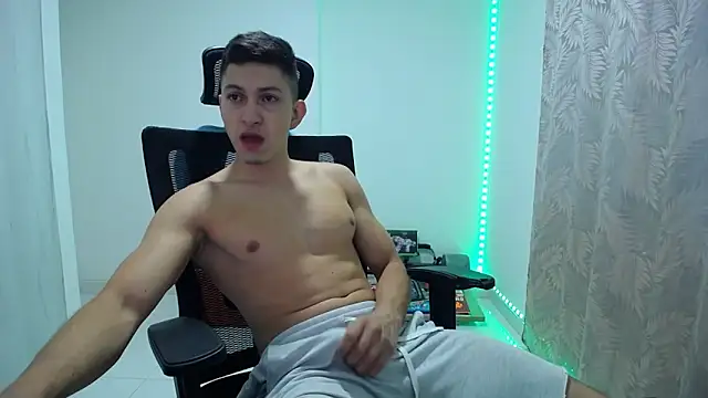 Snapshot of Iam_yourbabyprincess_XD chatting on 12-13-24, 07:36 Iam yourbabyprincess XD online show from 12-13-24, 07:36