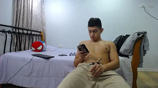 Snapshot of Iam_yourbabyprincess_XD chatting on 02-15-25, 10:11 Iam yourbabyprincess XD online show from 02-15-25, 10:11