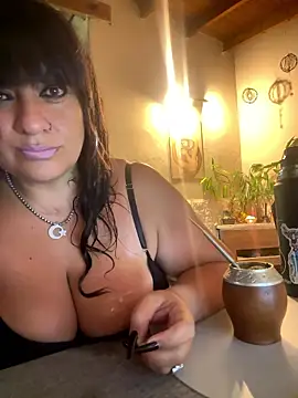 Snapshot of Sensualmente333 chatting on 01-12-26, 12:43 Sensualmente333 online show from 01-12-26, 12:43