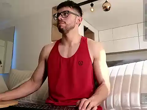 Snapshot of Phantom_Bigger1 chatting on 12-15-25, 01:26 Phantom Bigger1 online show from 12-15-25, 01:26