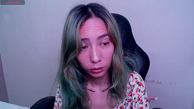 Snapshot of Erika_Stevens chatting on 11-17-25, 04:35 Erika Stevens online show from 11-17-25, 04:35