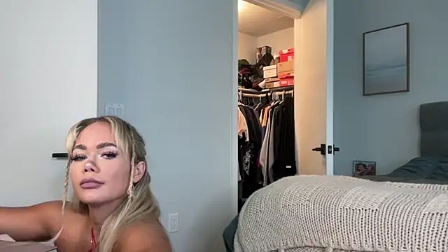 ElenaErickson online show from 06-15-26, 07:38