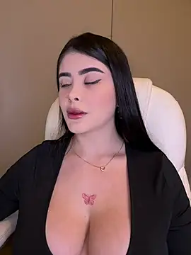 Snapshot of misslollipop04 chatting on 01-14-26, 03:34 misslollipop04 online show from 01-14-26, 03:34