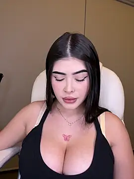 Snapshot of misslollipop04 chatting on 02-05-26, 07:35 misslollipop04 online show from 02-05-26, 07:35