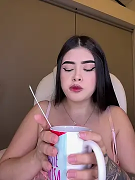 Snapshot of misslollipop04 chatting on 02-10-26, 05:22 misslollipop04 online show from 02-10-26, 05:22