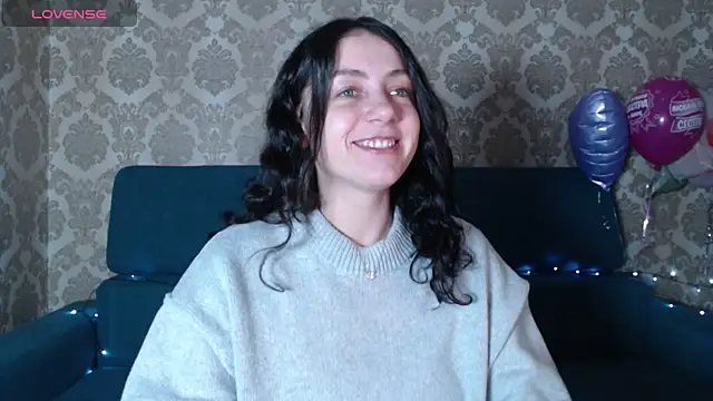 Snapshot of Louise_Lavender chatting on 02-05-25, 04:27 Louise Lavender online show from 02-05-25, 04:27