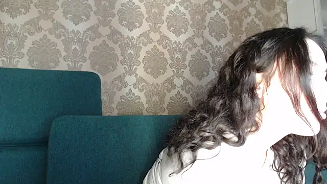 Snapshot of Louise_Lavender chatting on 03-08-25, 12:30 Louise Lavender online show from 03-08-25, 12:30