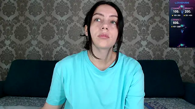 Snapshot of Louise_Lavender chatting on 09-21-25, 03:19 Louise Lavender online show from 09-21-25, 03:19