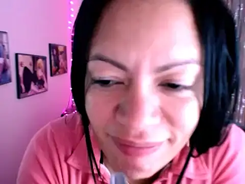 Snapshot of Cristal_w chatting on 12-18-24, 03:33 Cristal w online show from 12-18-24, 03:33