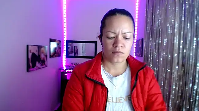 Snapshot of Cristal_w chatting on 03-07-25, 04:22 Cristal w online show from 03-07-25, 04:22
