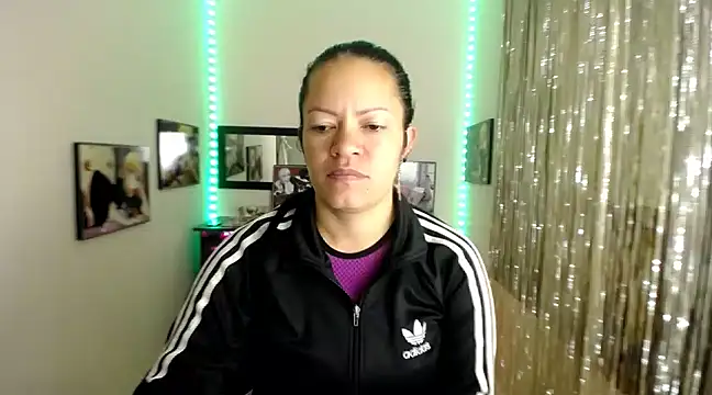 Snapshot of Cristal_w chatting on 03-13-25, 12:35 Cristal w online show from 03-13-25, 12:35