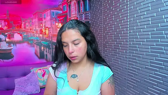 Snapshot of Small_naughty_ chatting on 11-06-25, 01:34 Small naughty online show from 11-06-25, 01:34