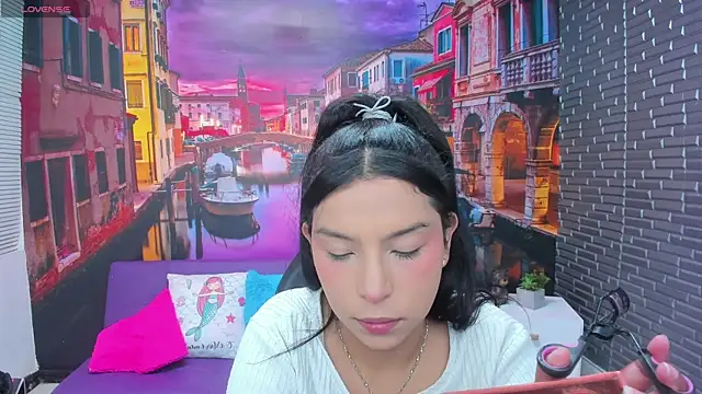 Snapshot of Small_naughty_ chatting on 01-14-26, 02:01 Small naughty online show from 01-14-26, 02:01