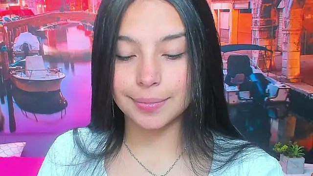 Snapshot of Small_naughty_ chatting on 02-13-26, 01:40 Small naughty online show from 02-13-26, 01:40