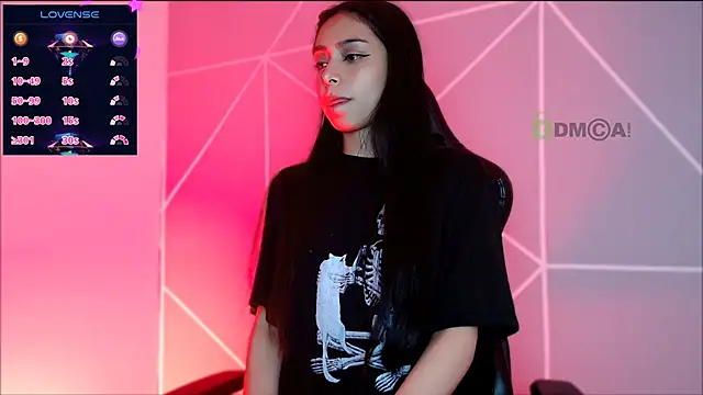 Snapshot of lilylouisee chatting on 10-27-25, 12:53 lilylouisee online show from 10-27-25, 12:53