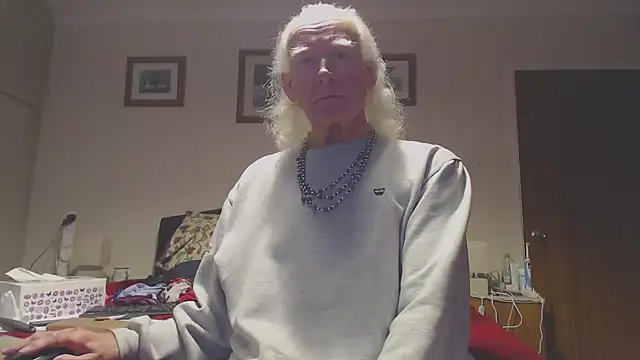 Snapshot of WaverlyKernow chatting on 11-05-25, 10:26 WaverlyKernow online show from 11-05-25, 10:26