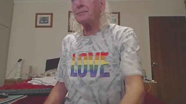 Snapshot of WaverlyKernow chatting on 11-23-25, 02:06 WaverlyKernow online show from 11-23-25, 02:06