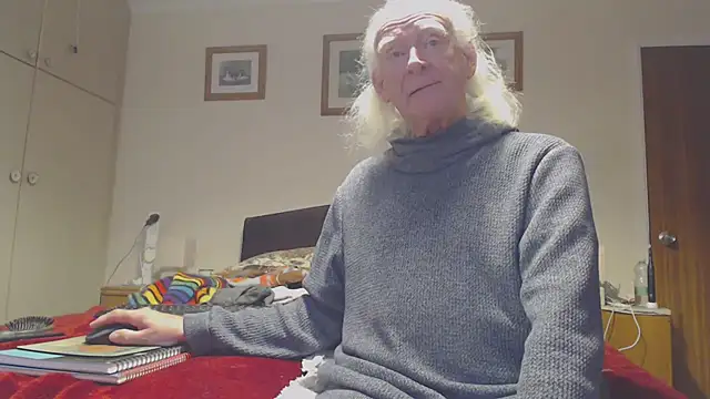 Snapshot of WaverlyKernow chatting on 11-26-25, 11:33 WaverlyKernow online show from 11-26-25, 11:33