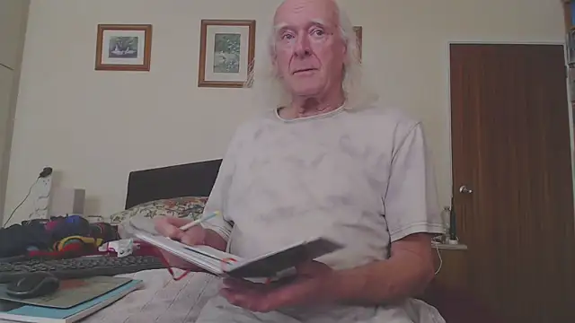 Snapshot of WaverlyKernow chatting on 11-30-25, 12:09 WaverlyKernow online show from 11-30-25, 12:09