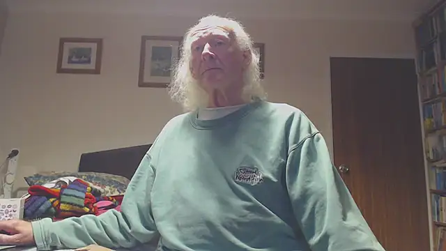 Snapshot of WaverlyKernow chatting on 12-02-25, 11:48 WaverlyKernow online show from 12-02-25, 11:48