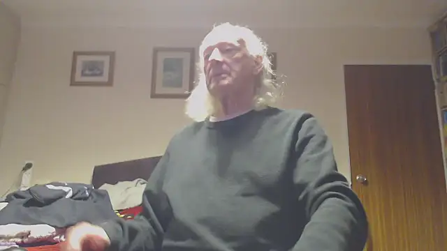 Snapshot of WaverlyKernow chatting on 12-14-25, 03:17 WaverlyKernow online show from 12-14-25, 03:17