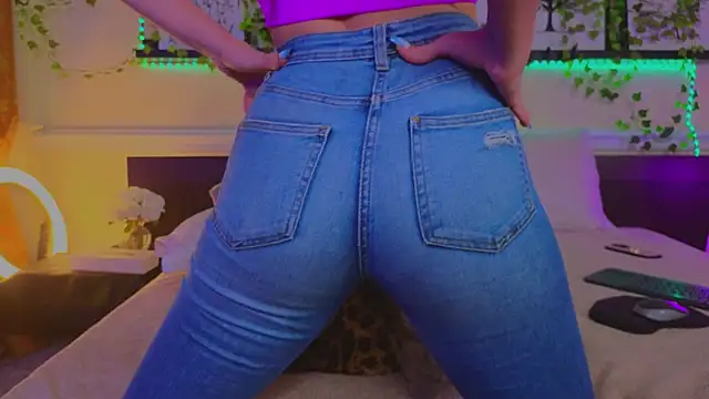 Real Tini online show from 01-16-25, 04:07